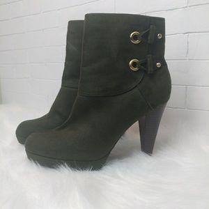 Limelight Paulette/Green Suede Ankle Booties/Sz 11